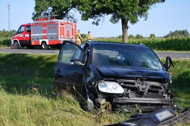 Czołowe zderzenie w Wielęcinie w pow. wyszkowskim. Sześć osób zabrano do szpitala. 26.07.2020. Zdjęcia