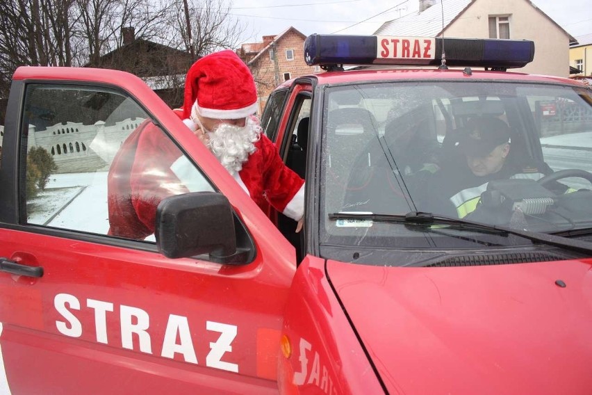 Św. Mikołaj przyjechał do Rokitna Szlacheckiego... wozem strażackim