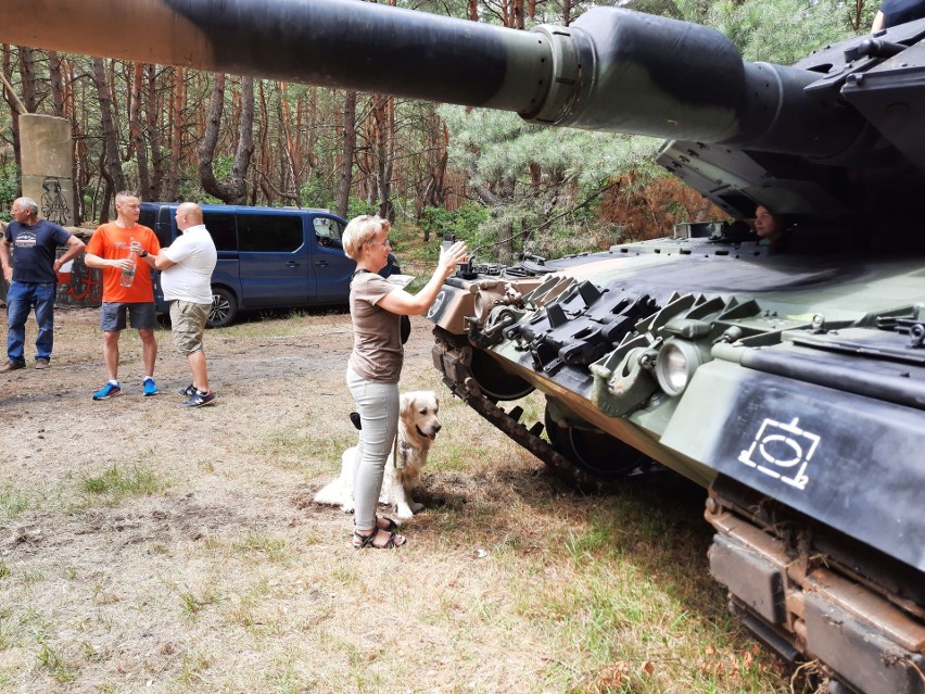 Piknik militarny w Mniszewie. Leopard II, wystawa umundurowania i mnóstwo atrakcji. Zobacz zdjęcia
