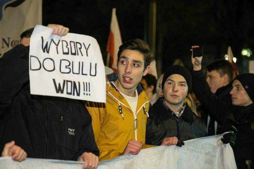 Sfałszowane wybory to nie fikcja [ZDJĘCIA]