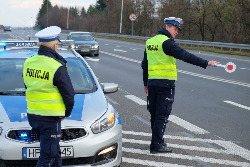 Pędził drogą z Przemyśla do Medyki 190 km/h. Po drodze wyprzedził patrol policji