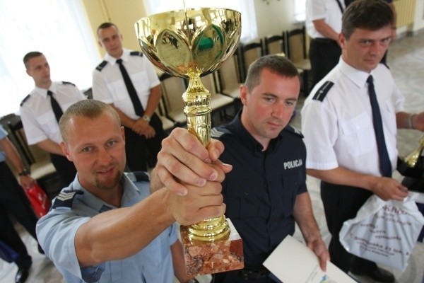 Sierżant sztabowy Tomasz Kasjanek i sierżant sztabowy Robert Kuligowski z białostockiej komendy miejskiej zwyciężyli w kategorii par policyjnych.