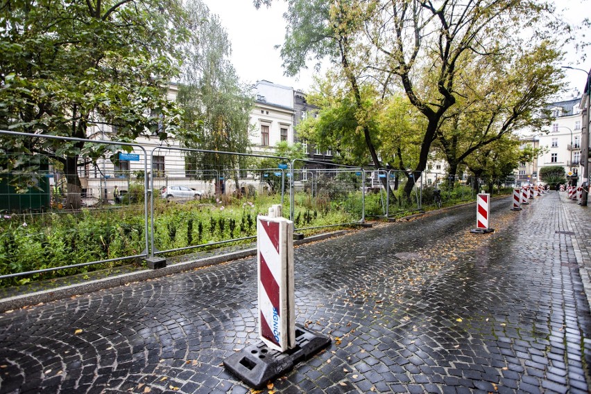 Kraków. Prace na pl. Biskupim wznowione po długiej przerwie