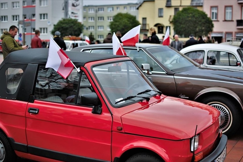 Wystawa biało-czerwonej motoryzacji na Placu Kardynała...