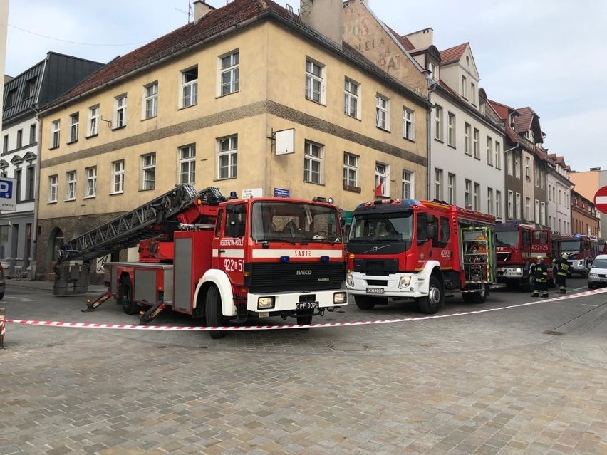 Pożar na Rynku w Koźlu. Ogień pojawił się w kotłowni. Strażacy ewakuowali część mieszkańców