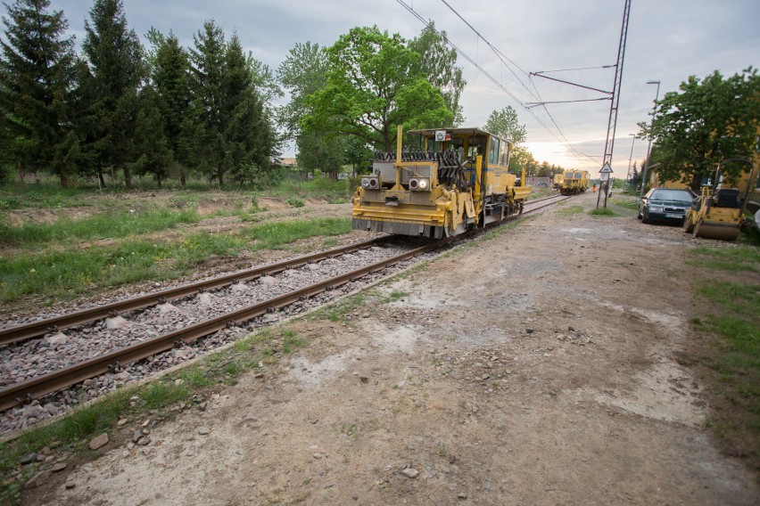 Trwa remont odcinka linii kolejowej 405 między Słupskiem a...