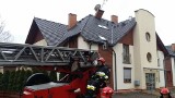 Bielsko-Biała: Silny wiatr przewrócił... komin na budynku