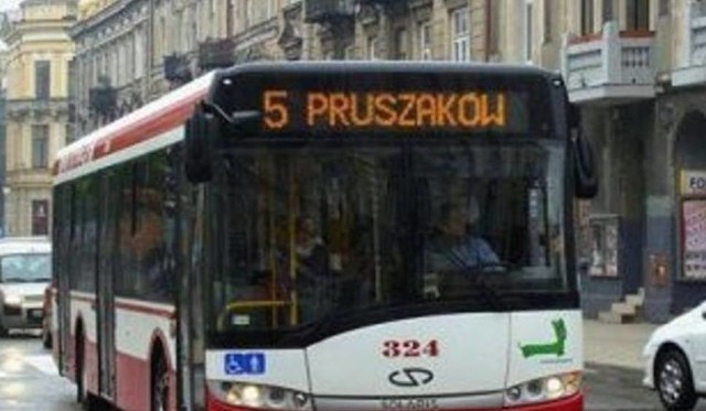 Docelowo takich starszych autobusów ma być na ulicach Radomia coraz mniej. Operator będzie zobowiązany zakupić autobusy o lepszych standardach.