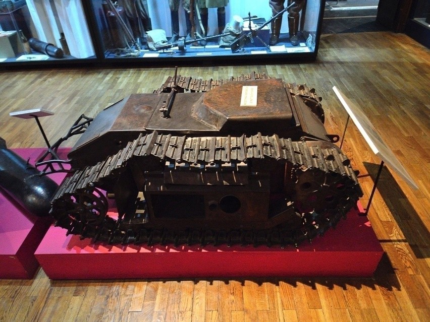 Goliath 303a zdobyty przez powstańców w sierpniu 1944 roku...