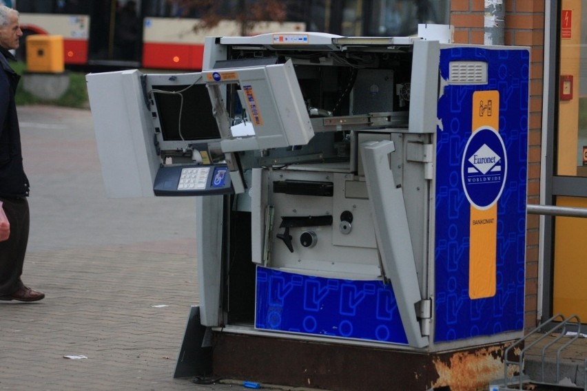 Wysadzenie bankomatu w Gdańsku przy Alei Havla. Policja prowadzi dochodzenie [ZDJĘCIA]