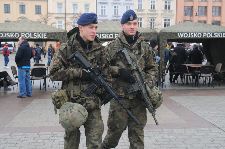 Piknik „Bezpieczna Polska” na krakowskim Rynku [NOWE ZDJĘCIA]