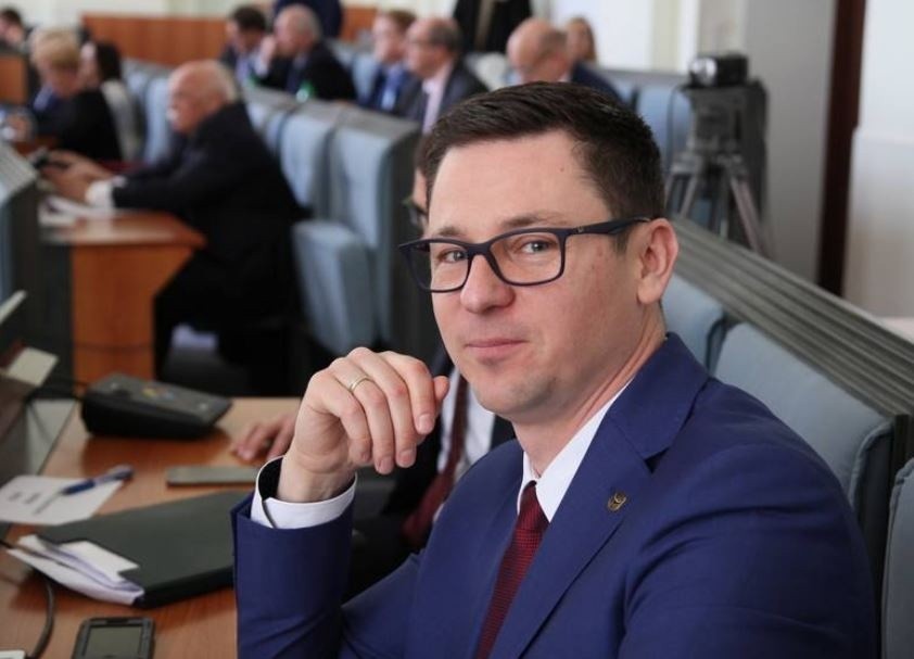 Sergiusz Kmiecik opuścił klub radnych PiS i przeszedł do...