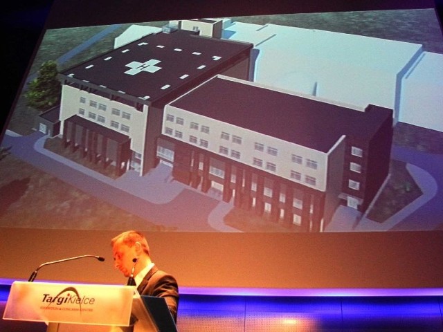 Robert Frańczak, pełnomocnik spółki Artmedik prezentuje nowy Szpital Kielecki.