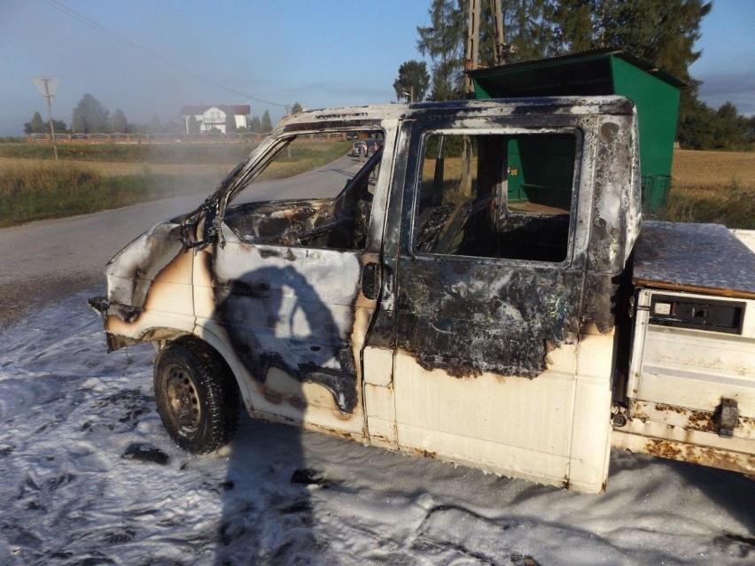 Fenisławiczki: Auto zapaliło sie podczas jazdy! W środku było pięć osób