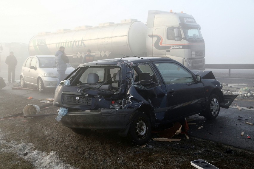 Karambol na autostradzie A1 pod Piotrkowem