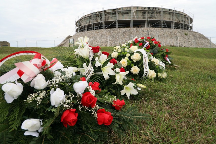 80. rocznica największej masowej egzekucji w trakcie II wojny światowej. "Wszyscy powinniśmy pamiętać". Zdjęcia