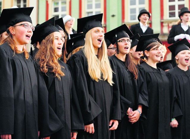 Studenci stypendia. Na jaką pomoc materialną możesz liczyć i jak się o nią ubiegać?