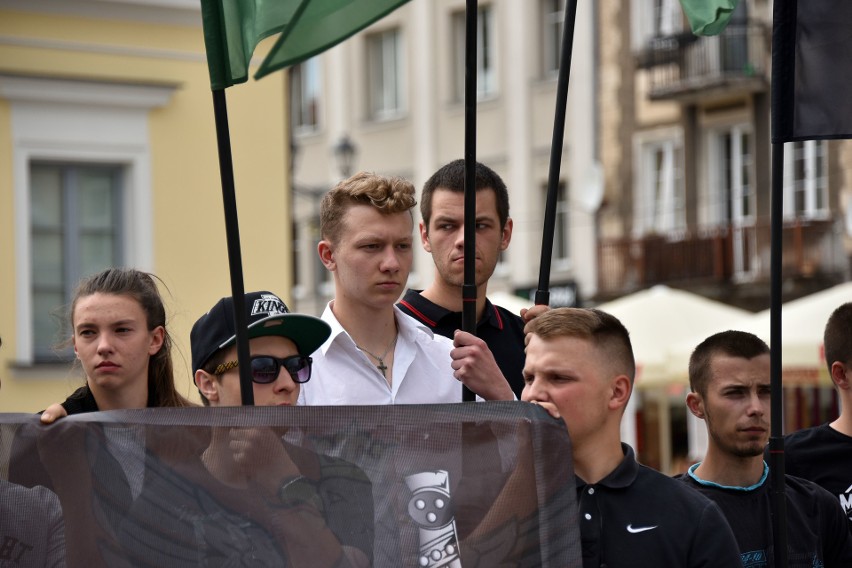 Młodzież Wszechpolska manifestowała przeciw polityce...