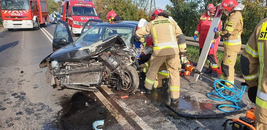 Groźny wypadek pod Wrocławiem. Trzy osoby ranne