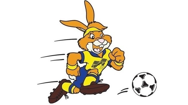 Rabbit, czyli królik w barwach Szwecji, był maskotką Euro...