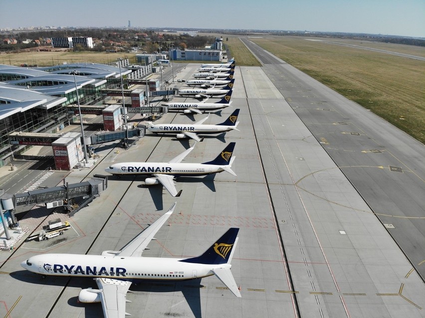Wrocławskie lotnisko jeszcze nigdy tak nie wyglądało. Teraz przypomina wielki parking dla samolotów!