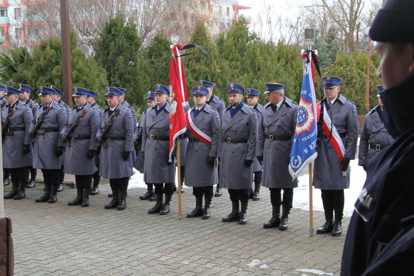 Ostatnie pożegnanie aspiranta Krzysztofa Węglińskiego z Tarnobrzega - policjanta, który zginął w wypadku jadąc na służbę  [ZDJĘCIA]