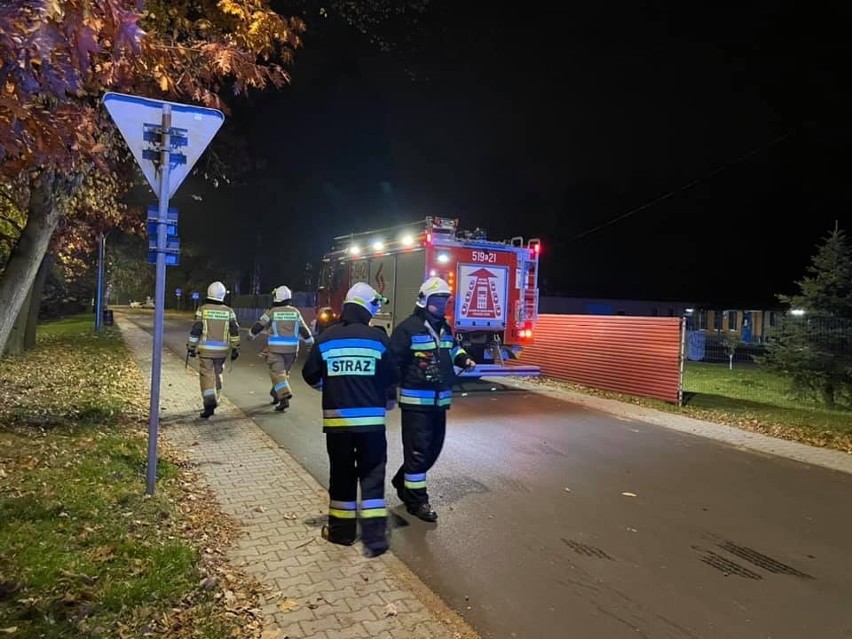 Oświęcim. Akcja strażaków w zakładzie produkcyjnym na ul. Stefana Żeromskiego. Zadymiona hala produkcyjna [ZDJĘCIA] 