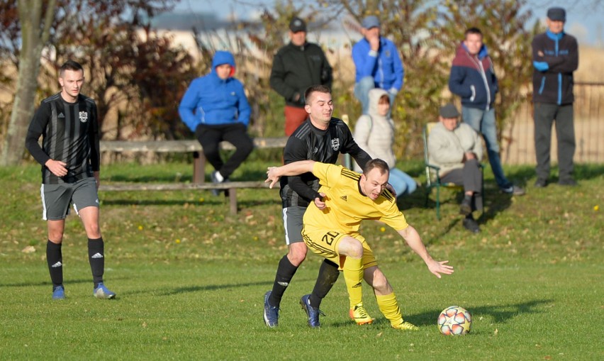 Motor Grochowce (żółte) przegrał w Krównikach 0:3.