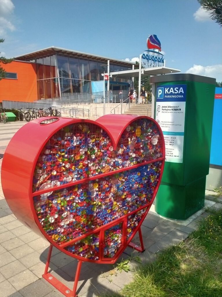 Na Dolnym Śląsku jest 171 metalowych serc Fundacji, do...