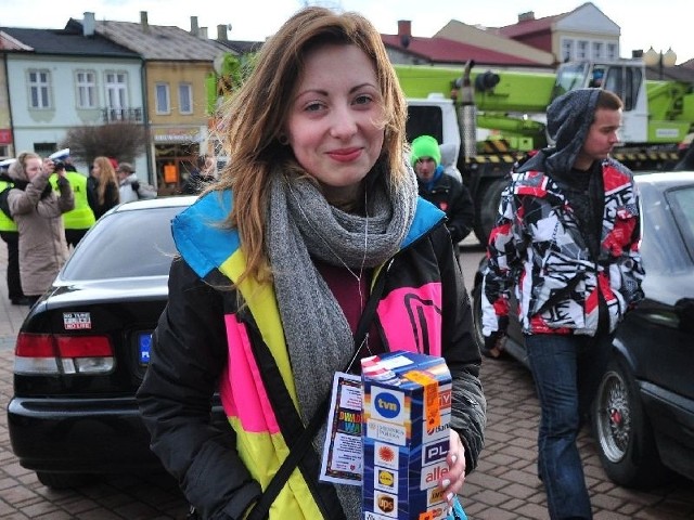 Małgorzata Wicherska z Tarnobrzega z uśmiechem na ustach kwestowała w trakcie niedzielnego finału Wielkiej Orkiestry Świątecznej Pomocy.
