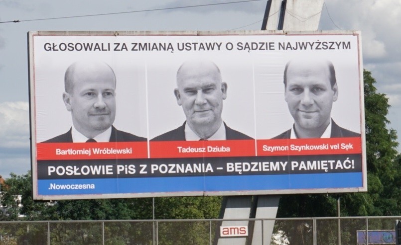 "Będziemy pamiętać". W Poznaniu zawisł baner z posłami PiS