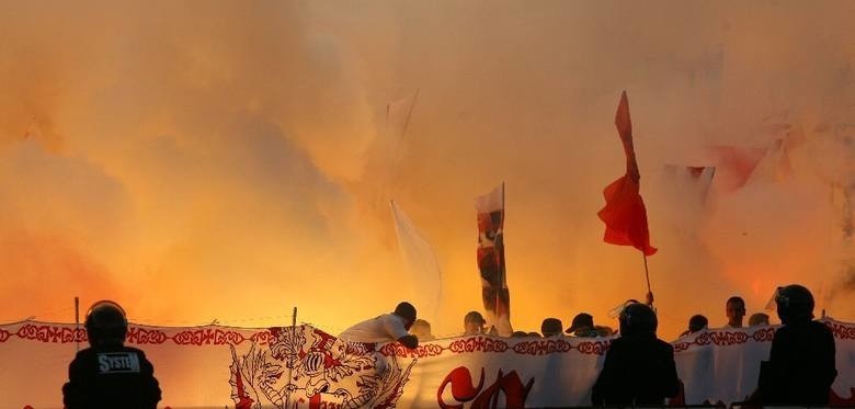 Kibice wracają na stadiony. Tak ubarwiali trybuny w poprzednich latach [DUŻO ZDJĘĆ]