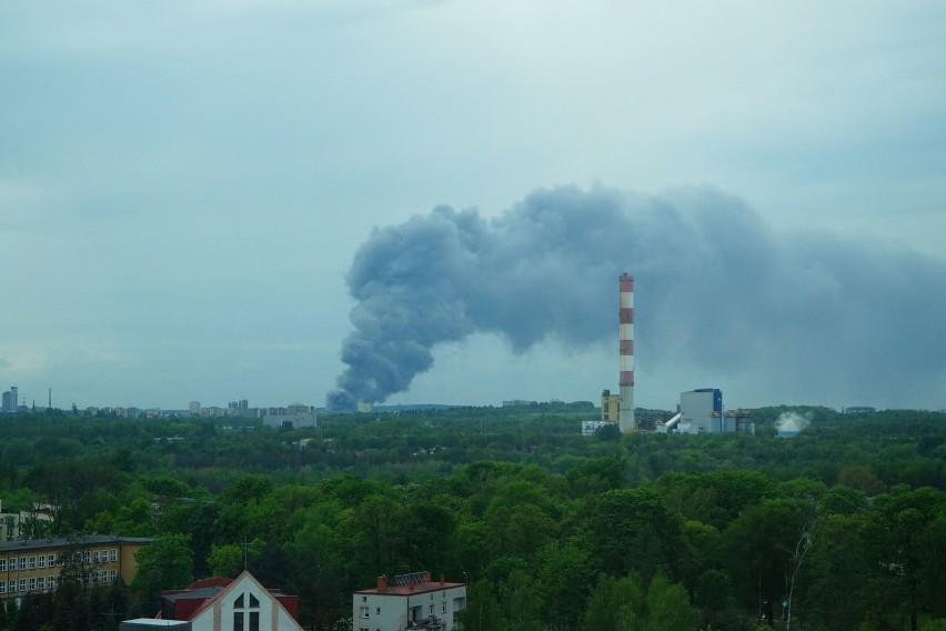 Pożar w Katowicach 13.05.2016. Pożar hali na ul. Żeliwnej