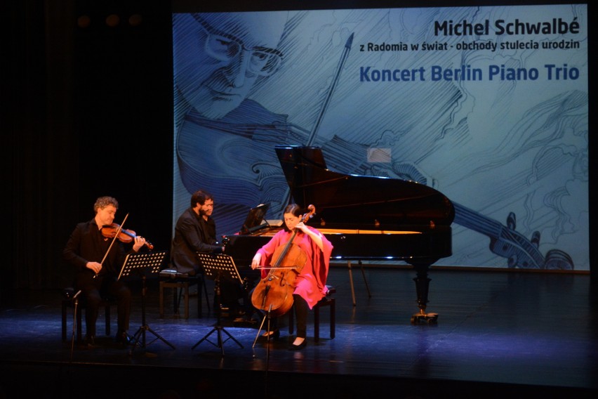 Zagrał Zespół  Berlin Piano Trio: Krzysztof Polonek...