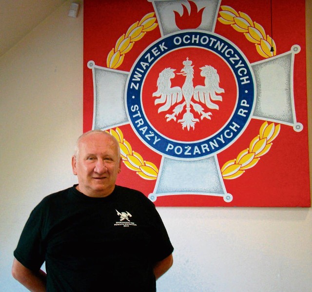 Prezes OSP w Chełmku Krzysztof Gąska podkreśla, że ma trzech strażaków, którzy mogą zwolnić się z pracy i wziąć udział w akcji