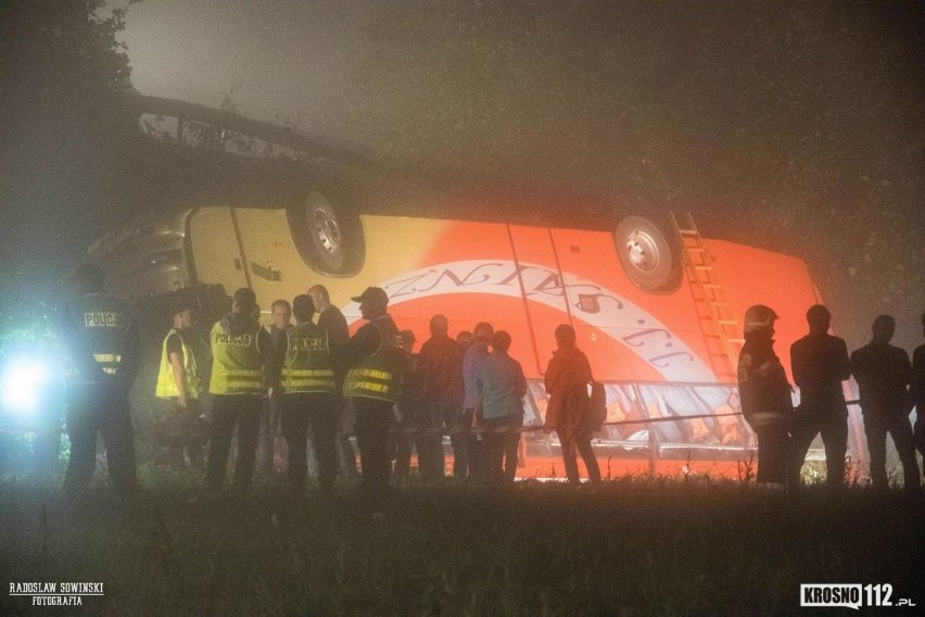 Podkarpacie. Tragiczny wypadek autobusu w Leszczawie Dolnej,...