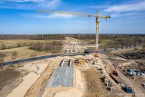 Marzec na budowie drogi S6 Koszalin - Słupsk. Jak przebiegają prace? [ZDJĘCIA]