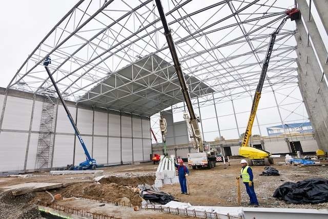 Hangar do przeglądów i malowania dużych, nie tylko wojskowych, samolotów wyrasta w zachodniej części bydgoskich WZL