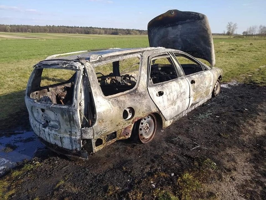 W wyniku pożaru całkowicie spłonął samochód osobowy.