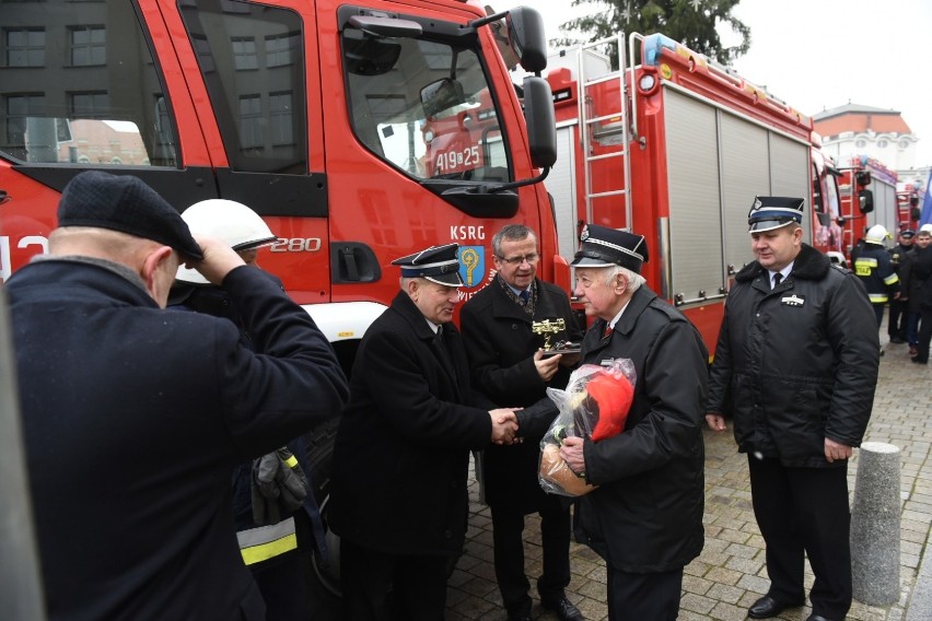 W sobotę jednostka OSP Świętosław odebrała nowy samochód...