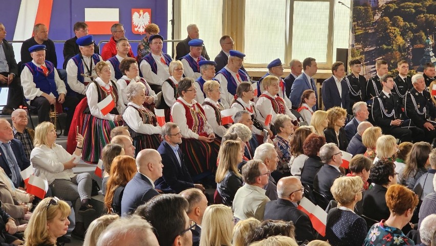 Wizyta prezesa Prawa i Sprawiedliwości w Piekoszowie. Jarosław Kaczyński lubi pepsi colę i czarną kawę, ale smakował mu domowy kompot