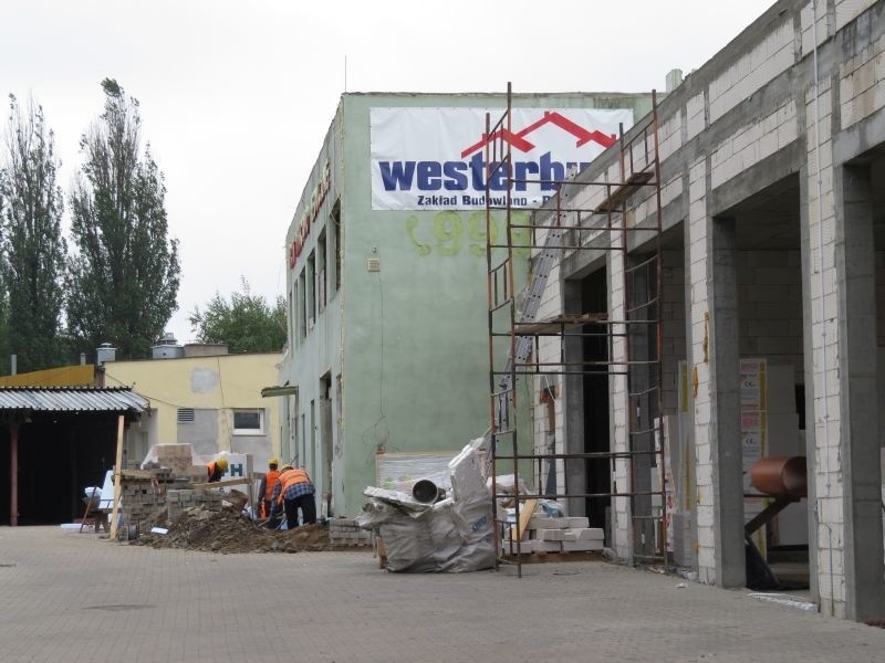 Szpital w Brodnicy zyskał nowy sprzęt. Trwa też remont budynku ratownictwa medycznego - zobaczcie sami