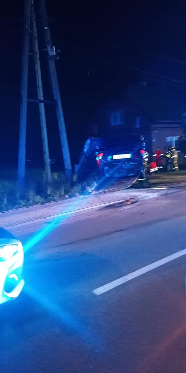Wypadek w Gaszowicach. Pijany 17-latek stracił panowanie nad pojazdem. Uderzył w dwa inne samochody