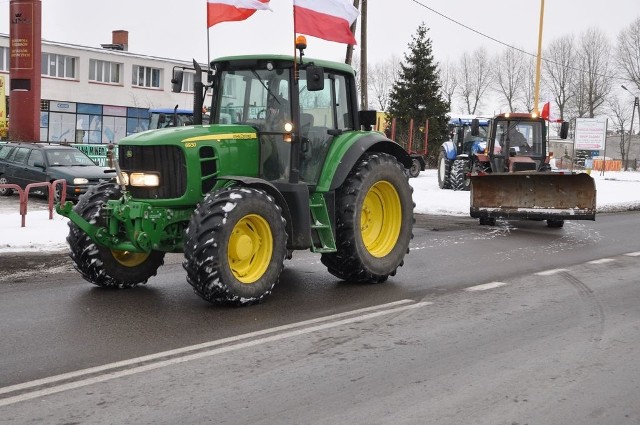 Tak rolnicty blokowali obwodnicę Szczecinka w zeszłym roku.