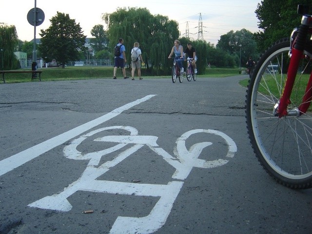 W tej chwili sieć dróg rowerowych w Rzeszowie ma ok. 90 km długości.