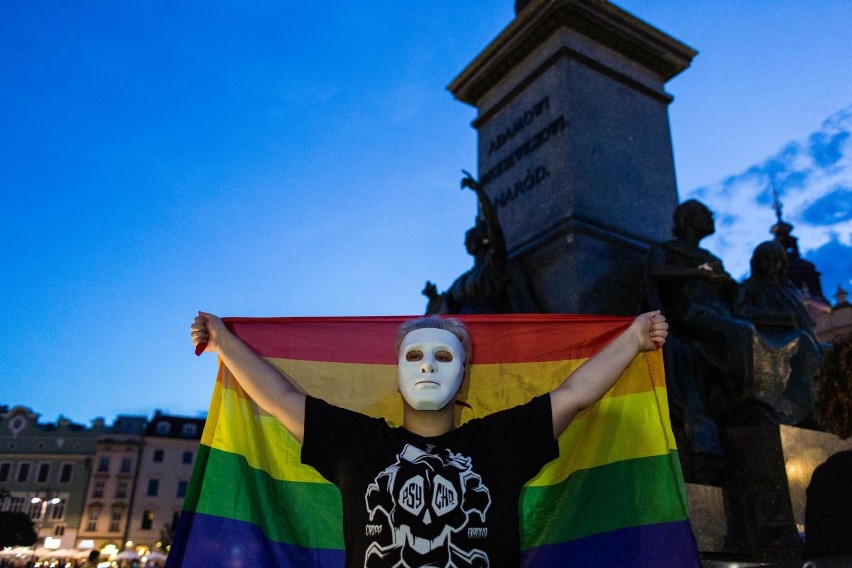 Kraków. Są bici i wyzywani. Badania wykazują, że osoby LGBTQIA czują się dyskryminowane
