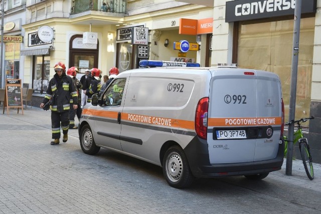 W sobotę po godz. 9 doszło do wycieku gazu na ul. Półwiejskiej w Poznaniu. Trzeba było ewakuować mieszkańców.Przejdź do kolejnego zdjęcia --->