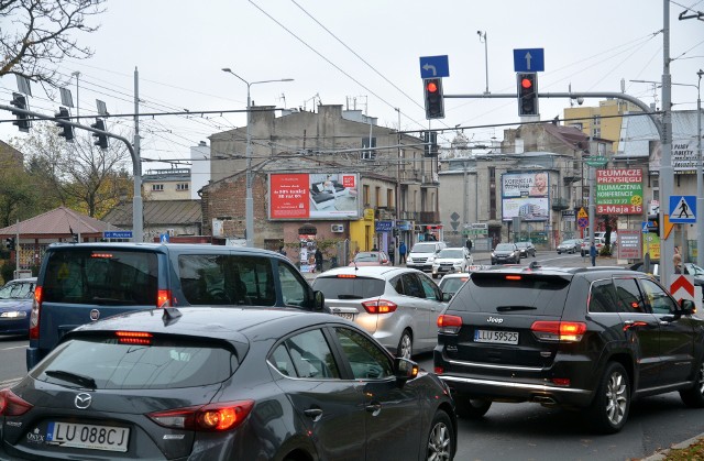 Codzienny korek na skrzyżowaniu Narutowicza, Nadbystrzycka, Głęboka i Muzyczna