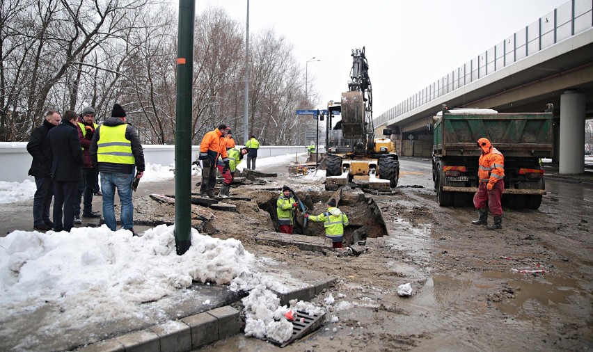 Kraków. Poważna awaria wodociągu przy alei 29 Listopada. Zobacz zdjęcia