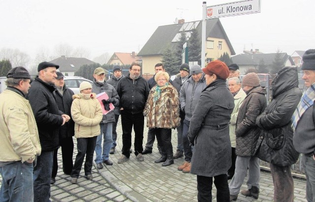 - Najdziwniejsze  jest  to, że  smród  czujemy  w soboty i niedziele, czyli wtedy, kiedy  nie można  skontaktować się z zakładem i WIOŚ - mówili w sobotę mieszkańcy Czapur